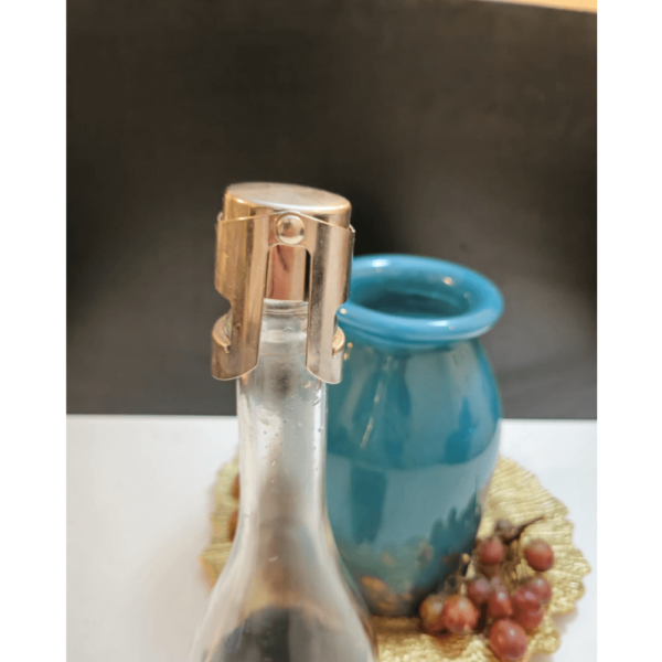 Tapón para botella cromado tres claveles
